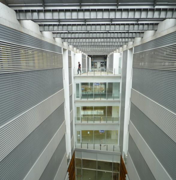 una-exposicio-sobre-arquitectura-sanitaria-recull-el-nou-equipament-de-cotxeres.jpg